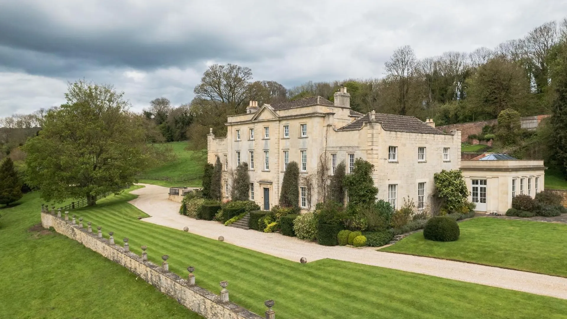 The Hewletts By Birch Stays Cheltenham United Kingdom